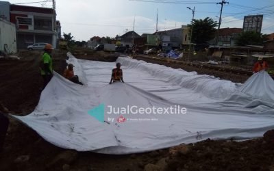 Pemasangan Geocomposite Pada Proyek Pembangunan Jalur Ganda Kereta Api Mojokerto