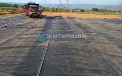 Instalasi Woven Geotextile Pada Proyek Jalan Tol Batang – Semarang